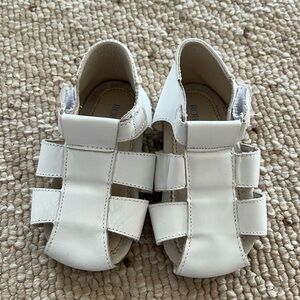 Robeez Lacey first kicks white sandals, 18-24 months